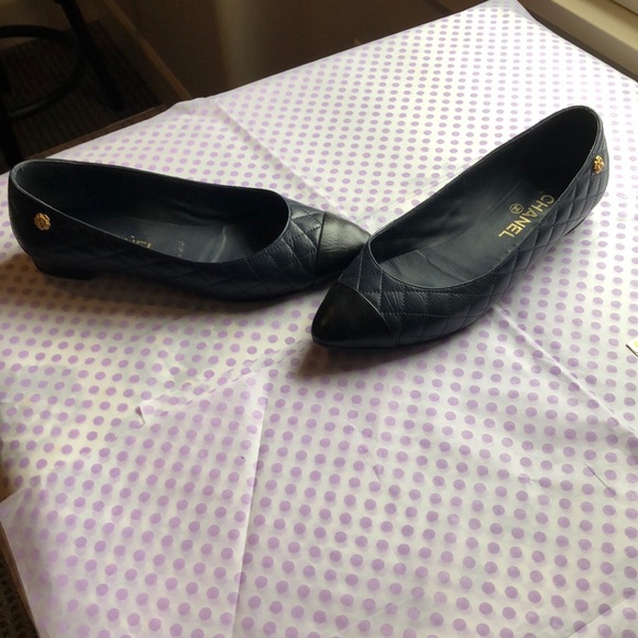 CHANEL Shoes - 🤩 CHANEL navy/ black flats 39.5 IMO like 8.5- 9
